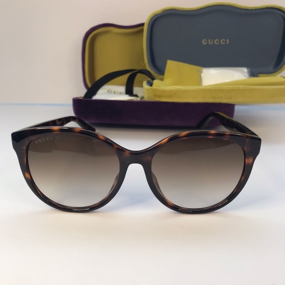 GUCCI GG0636SK 002 round Gucci sunglass comes in a dark havana frame with - Picture 4 of 11